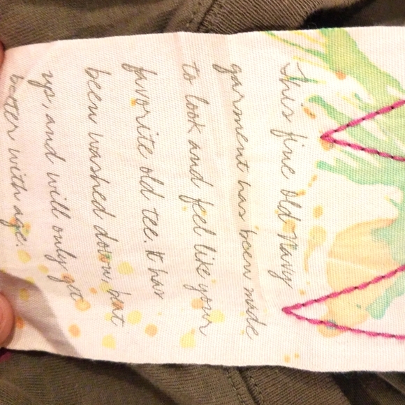 UNIQUELY MADE OLD NAVY TSHIRY W/ PRINT & GRAPHICS. WOMEN'S MED. NBW. - Picture 4 of 7